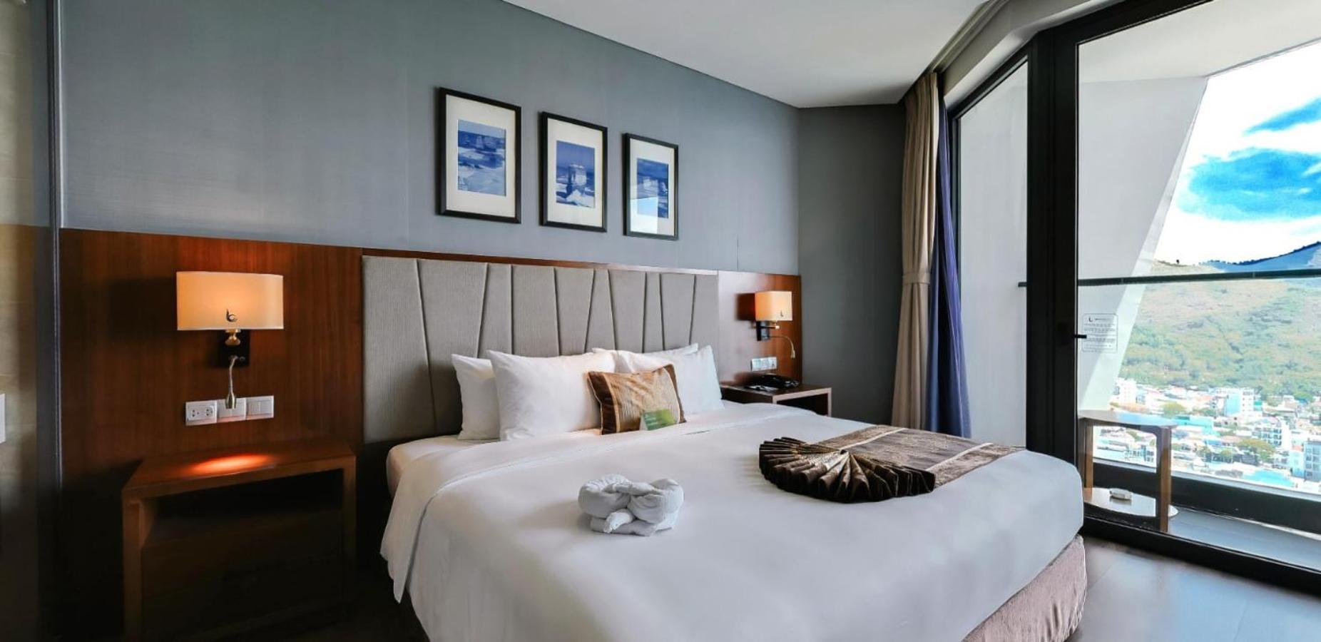 Boton Blue & Hotel