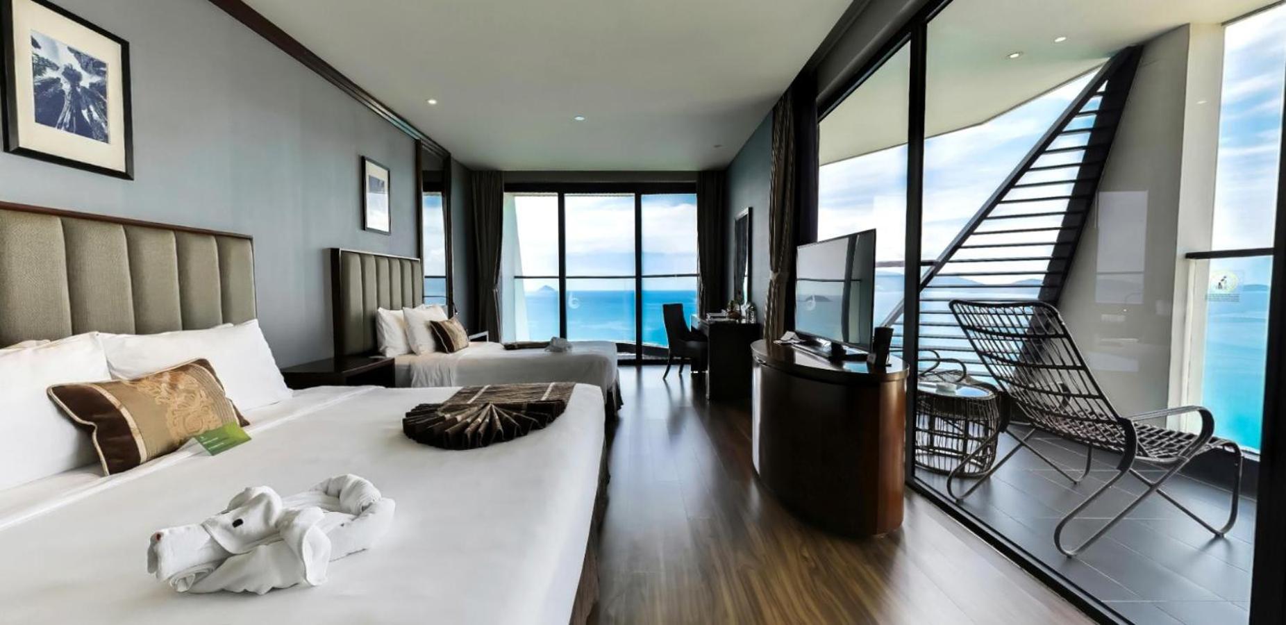 Boton Blue & Nha Trang