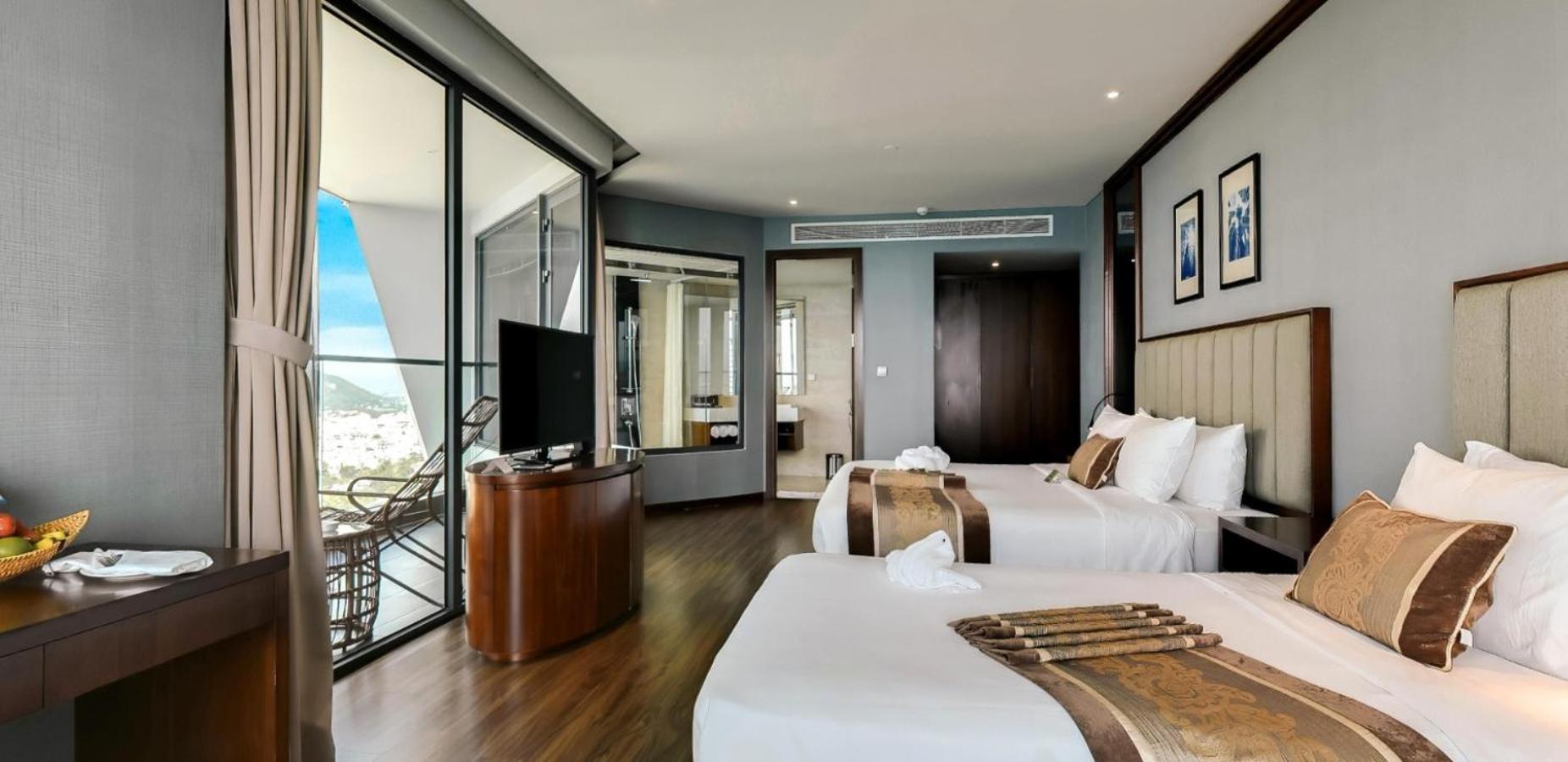 Boton Blue & 5* Nha Trang