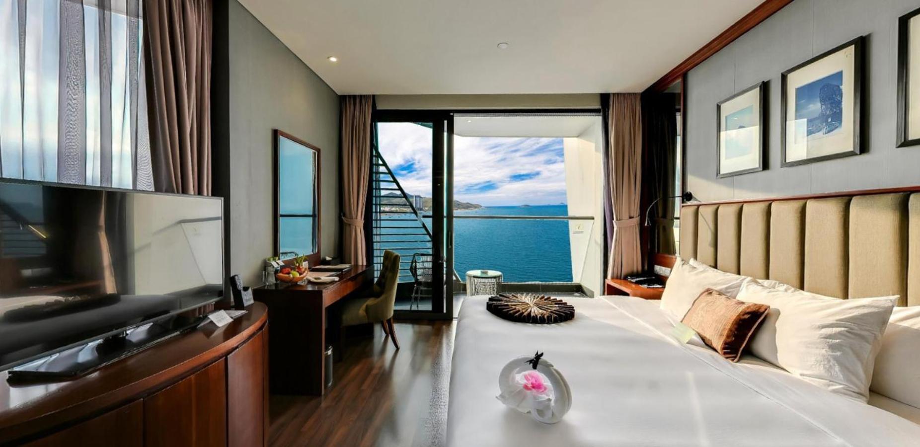 Boton Blue & 5* Nha Trang