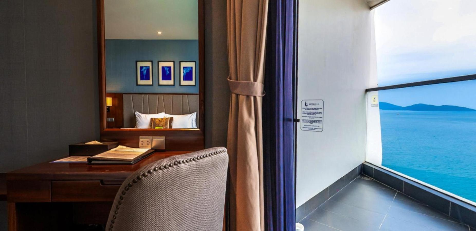 Boton Blue & Hotel