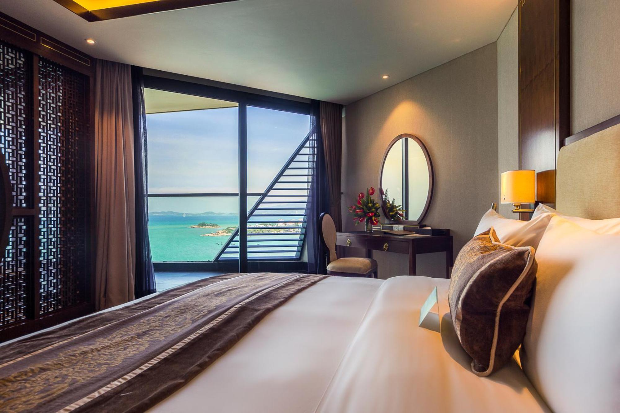 Boton Blue & Hotel Nha Trang