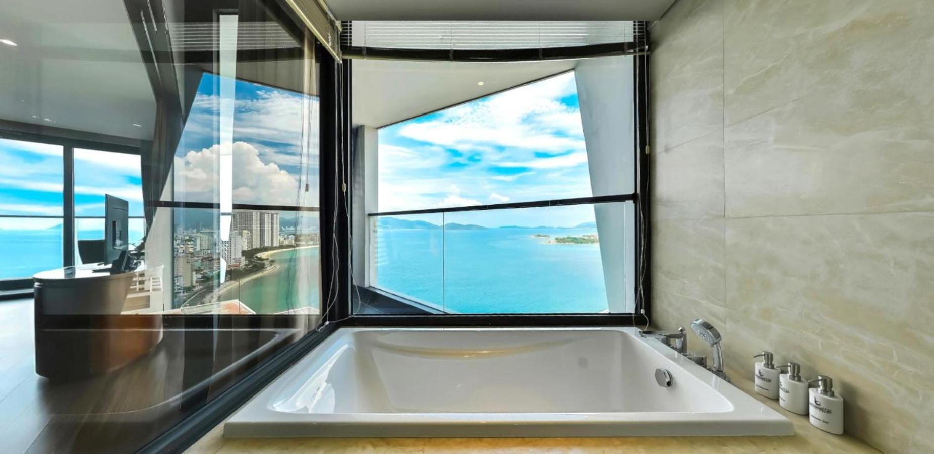 Boton Blue & Hotel Nha Trang