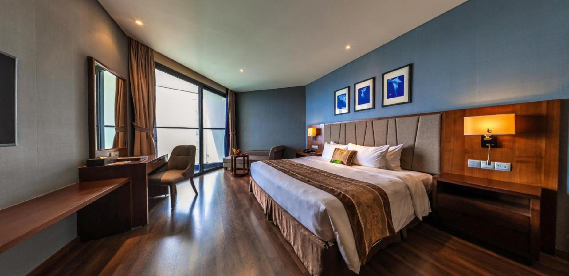Boton Blue & 5* Nha Trang
